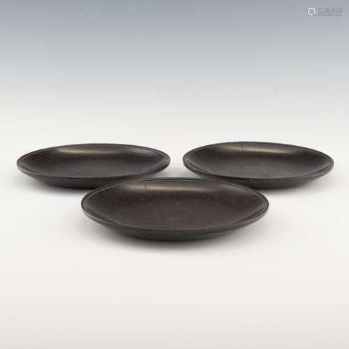 十八世紀 紫檀盤三只A group of three Chinese zitan plates,18t...