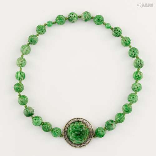 十九世紀 翡翠項鏈A Chinese jadeite necklace， 19th century