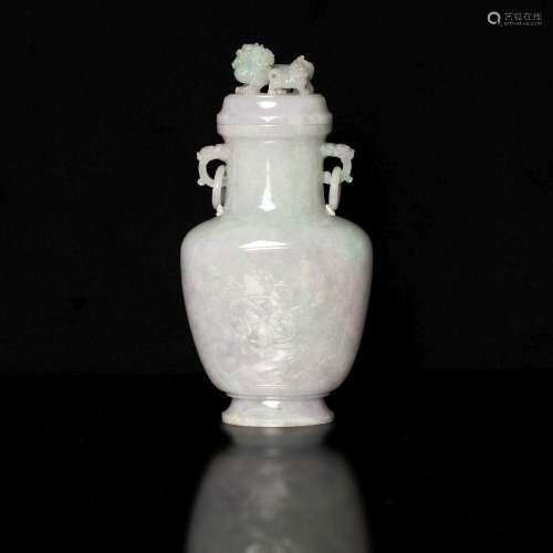 民國 翡翠獅紐環耳蓋瓶A Chinese jadeite lidded vase， Republic...