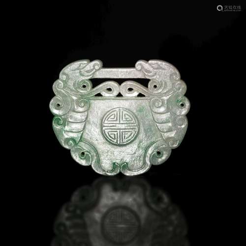 十九世紀 翡翠鎖片A Chinese carved jadeite plaque， 19th centu...