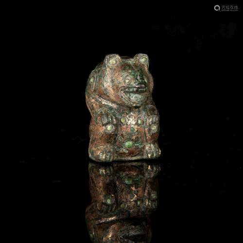 汉代 铜鎏金熊形镇A Chinese gilt-bronze bear， Han dynasty