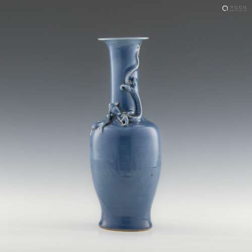 民國 藍釉盤螭龍瓶A Chinese blue-glazed chilong vase， Republi...