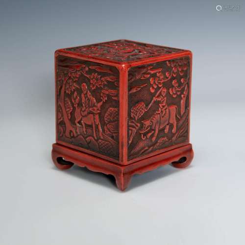 十九世紀或更早 剔紅雕人物蓋盒A Chinese carved cinnabar lidde...
