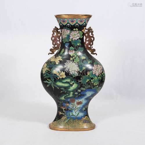 十九世紀 銅胎掐絲琺瑯花卉雙耳瓶A Chinese cloisonne double-ha...