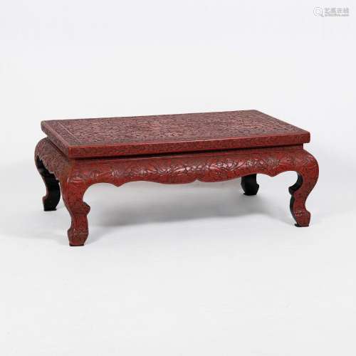 十八/十九世紀 剔紅炕幾A Chinese carved cinnabar short table，...