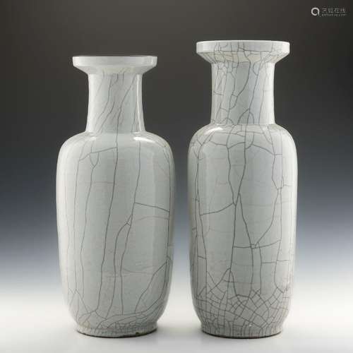 十九世紀 哥釉棒槌瓶兩只Two Chinese ge-glazed vases， 19th cen...