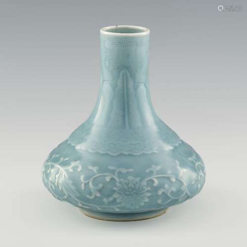 民國 天青釉纏枝花卉荸薺瓶A Chinese Clair-de-Lune vase， Repub...