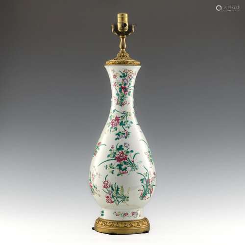 十九世紀晚 粉彩花卉撇口瓶改臺燈A Chinese famille rose vase l...