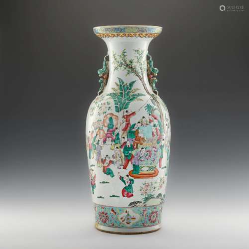 十九世紀 粉彩嬰戲圖獅耳瓶A Chinese famille rose vase with ha...