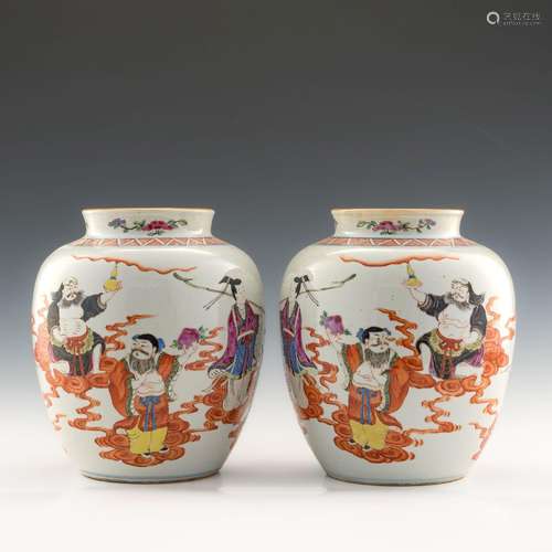 十九世紀 粉彩八仙罐A pair of Chinese famille rose jars， 19th...