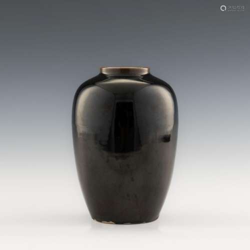 十九世紀 烏金釉罐A Chinese black-glazed jar， 19th century