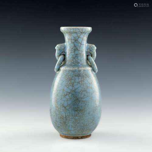 民國 仿汝釉環耳瓶A Chinese Ru-style glazed vase with handles...