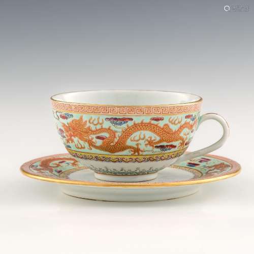 民國 粉彩龍紋托杯一套A Chinese famille rose cup and saucer， ...