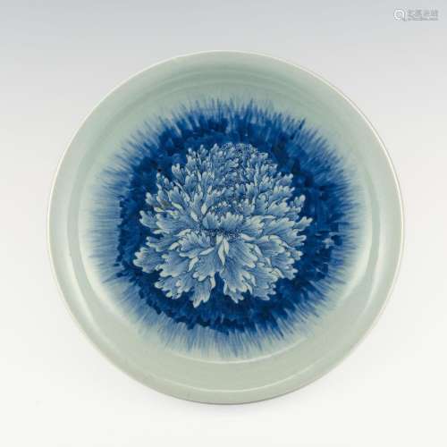 十九世紀 青花花卉盤A Chinese blue and white plate， 19th cent...