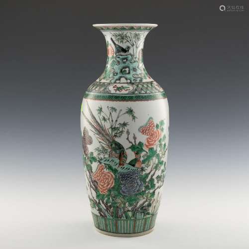 十九世紀晚 五彩花鳥瓶A Chinese wucai flower vase， late 19th ...