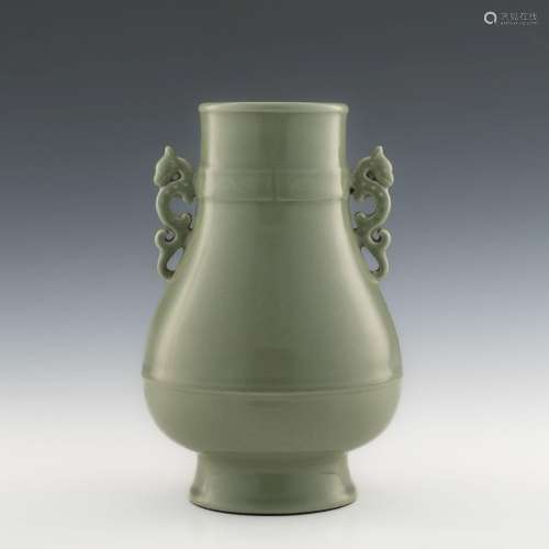 民國 青釉雙龍耳尊A Chinese celadon-glazed zun vase， Republic...