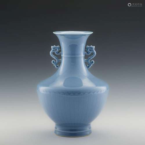 民國 天青釉雙龍瓶A Chinese porcelain Clair-de-Lune vase， Rep...