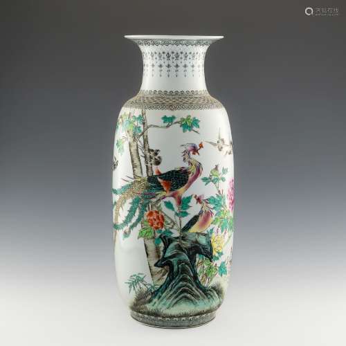 1950-1970 粉彩花鳥瓶A Chinese famille rose vase， 1950-1970