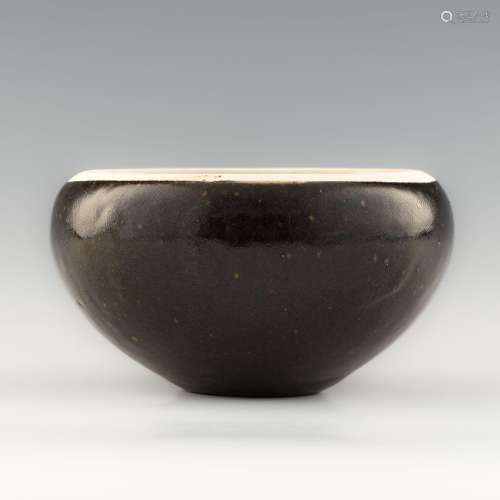 唐代 鞏縣淄素缽A Chinese Gong black-and-white-glazed tea bow...