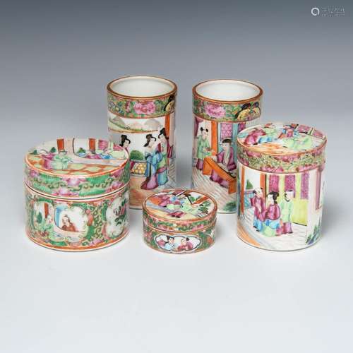 十九世紀 各式廣彩瓷器五件Five assorted Chinese porcelain ite...