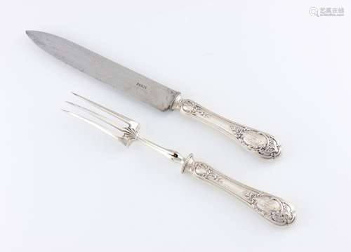 A carving set