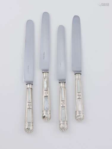 A set of 4 table knives