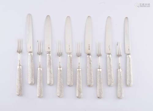 A set of dessert cutlery for 6