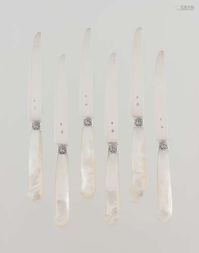 A set of 6 fruit knives