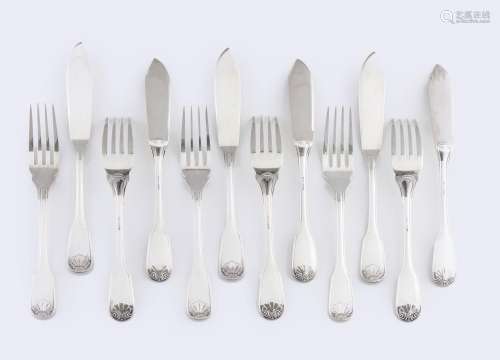 A set of fish cutlery for 6