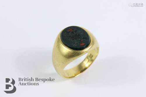 Gentleman's 18ct (tested) gold signet ring. The bloodstone i...