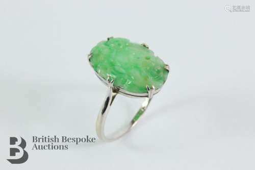 9ct white gold jade ring. The carved jade measures 18 x 11mm