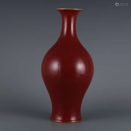 清雍正 霁红釉描金橄榄瓶