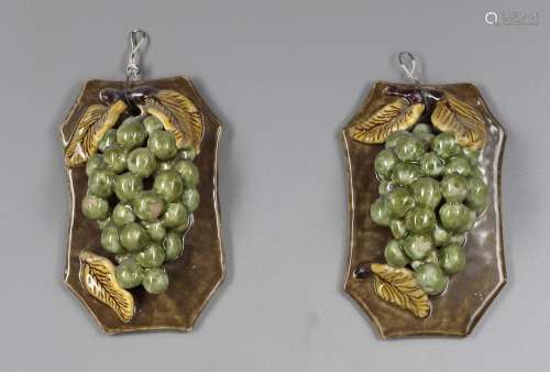 A PAIR OF DELFT MODELS OF GRAPE BUNCHES, 2ND HALF OF 18TH CE...