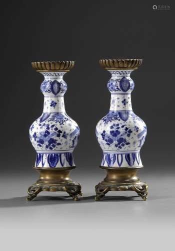 A PAIR OF MOUNTED BOTTLE VASES, PROBABLY FRENCH, CA 1900