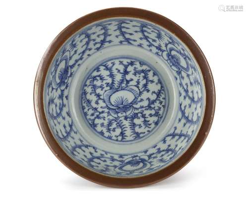 A CHINESE BLUE AND WHITE BOWL, MING DYNASTY (1368-1644)