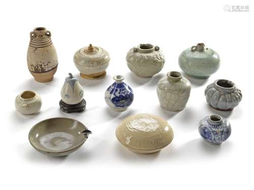 A GROUP OF CHINESE AND THAI OBJECTS