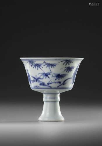 A CHINESE BLUE AND WHITE STEM CUP, MING DYNASTY