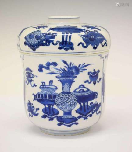 Chinese blue and white porcelain bowl and cover