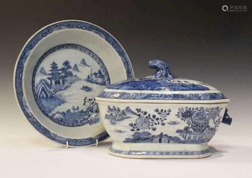 Late 18th Century Chinese blue and white porcelain tureen an...