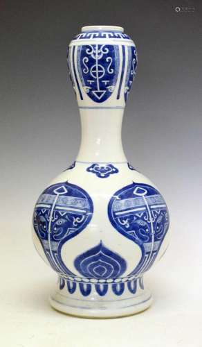 Chinese blue and white porcelain garlic-head vase