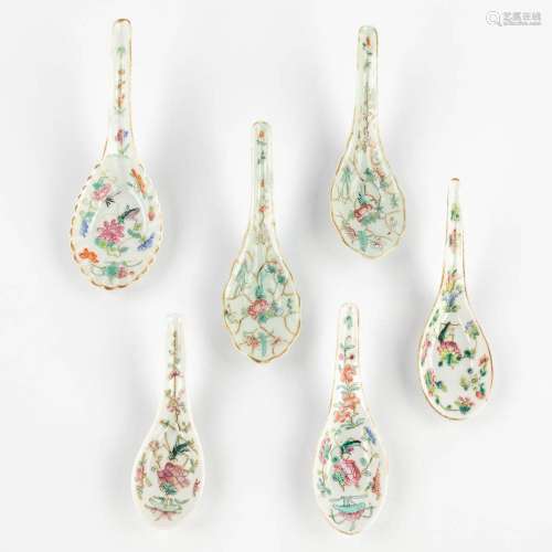A set of 6 Chinese spoons Famille Rose with grasshopper deco...