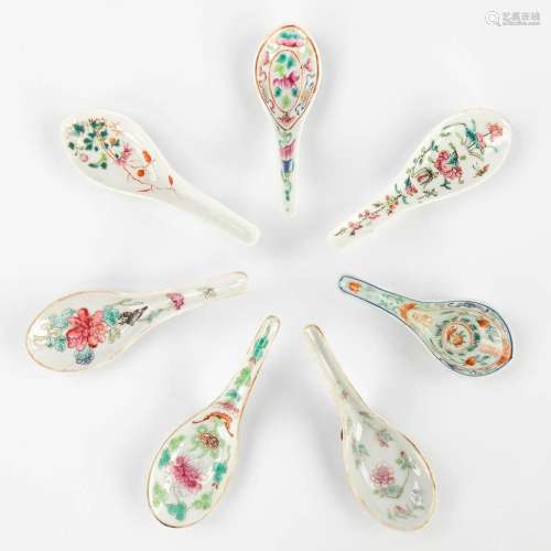 A set of 7 Chinese spoons Famille Rose decor. 19th century. ...