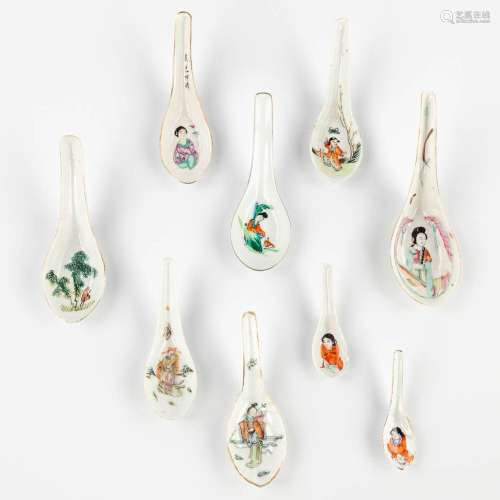 A set of 9 Chinese Famille Rose spoons with figurines, 19th/...