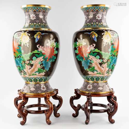 A pair of large cloisonné vases decorated with flowerdecor. ...