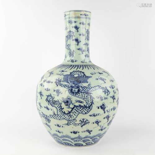 A Chinese ball vase with blue-white dragon decor. 19th/20th ...