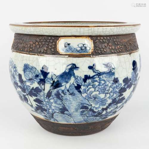 A Chinese cache-pot, Nanking stoneware. 19th/20th C. (H: 26 ...