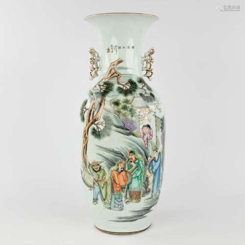 A Chinese vase decorated with emperors. 19th/20th century. (...