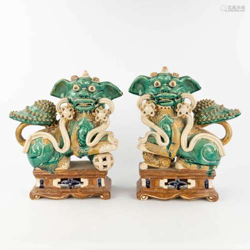 A pair of Chinese foo dogs, glazed terracotta. 19th/20th C. ...