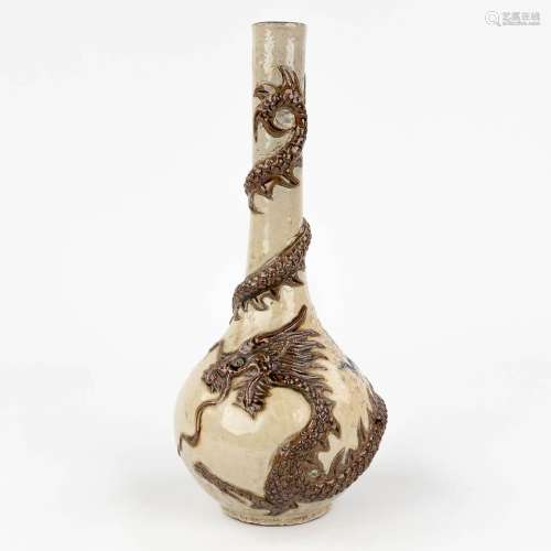 A Chinese vase Nanking with dragon decor. Stoneware, 19th/20...