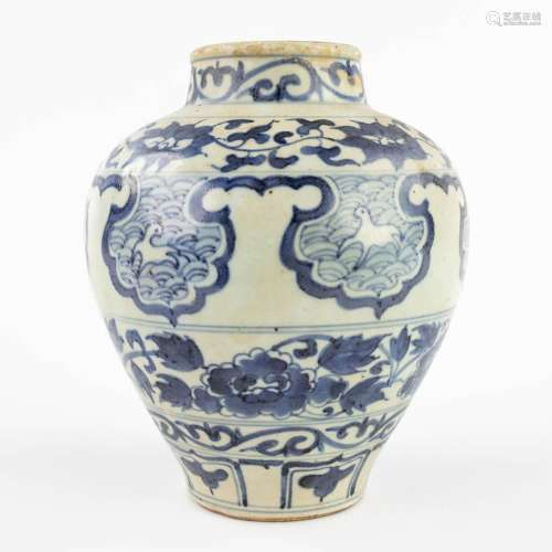 A Chinese vase with blue-white decor.19th/20th C. (H: 19 x D...